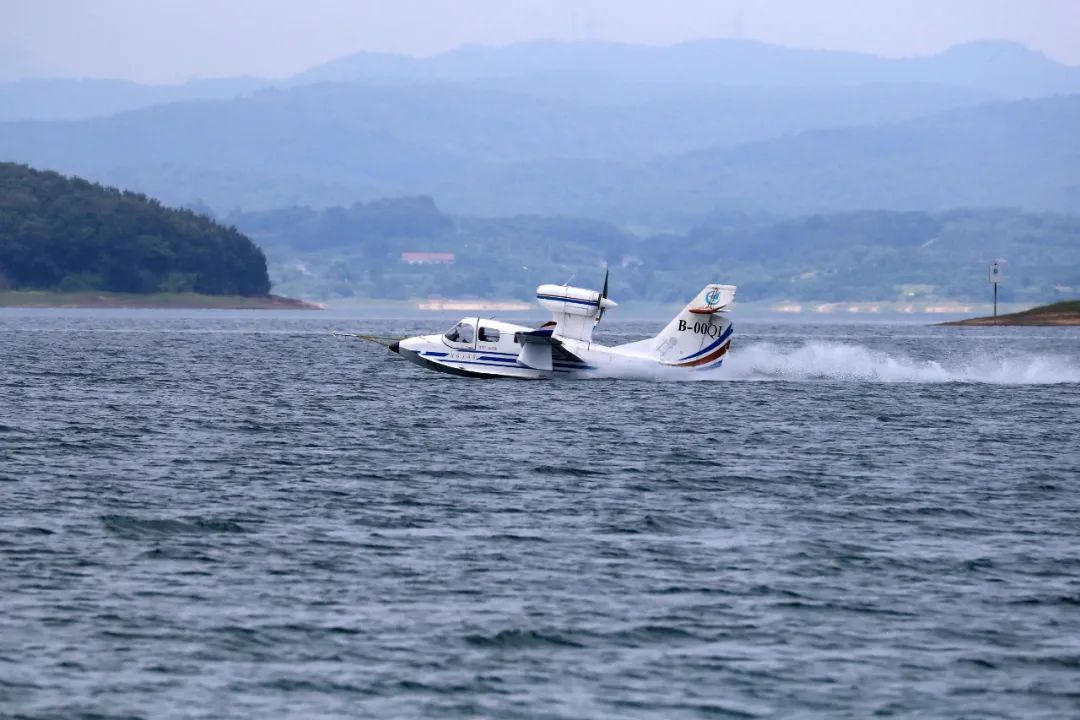 “海鸥”300飞机完成适航取证试飞—美国退役飞机公司