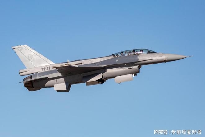 美国为斯洛伐克空军交付首批两架 F-16 Block 70 飞机—美国退役飞机公司